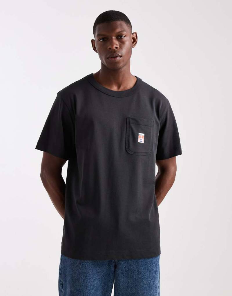 Wrangler - Casey Jones - Workwear-T-Shirt in Schwarz mit Tasche von Wrangler