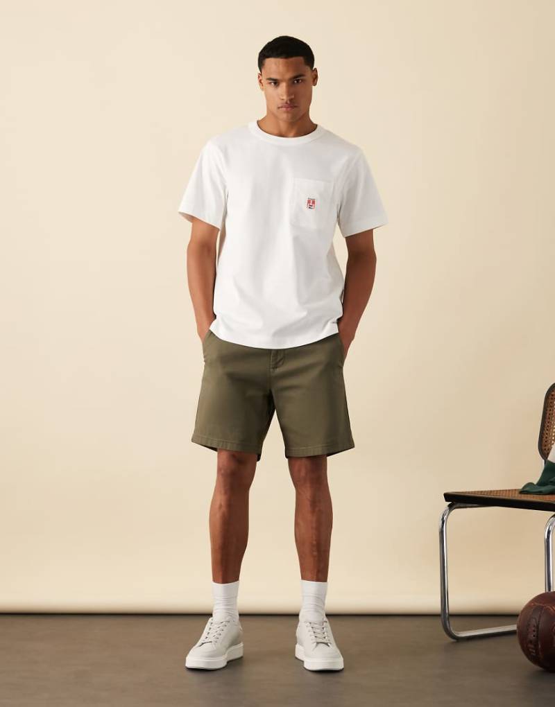 Wrangler - Casey Jones - Workwear-T-Shirt in Weiß mit Tasche von Wrangler