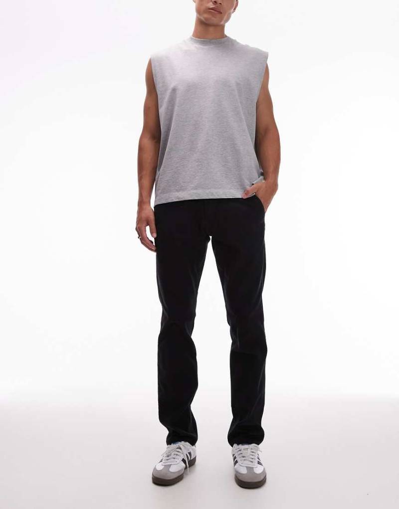 Wrangler - Chinohose in Schwarz mit regulärer Passform von Wrangler