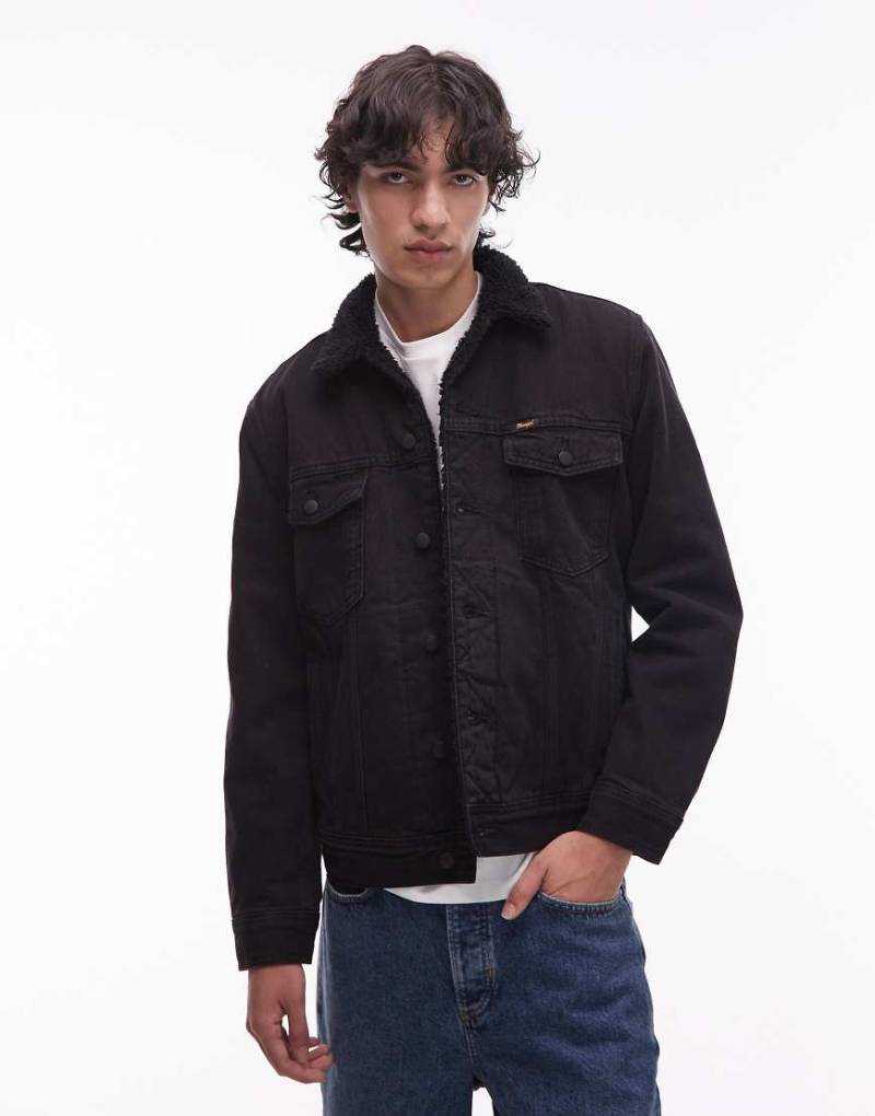 Wrangler - Classic - Jeans-Jacke in Schwarz mit Sherpa von Wrangler