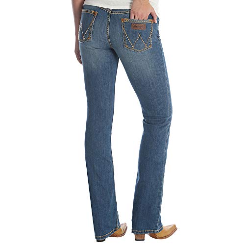 Wrangler Damen Retro Mae Plus Size Mid Rise Stretch Boot Cut Jeans, Mittelblau, 46 von Wrangler