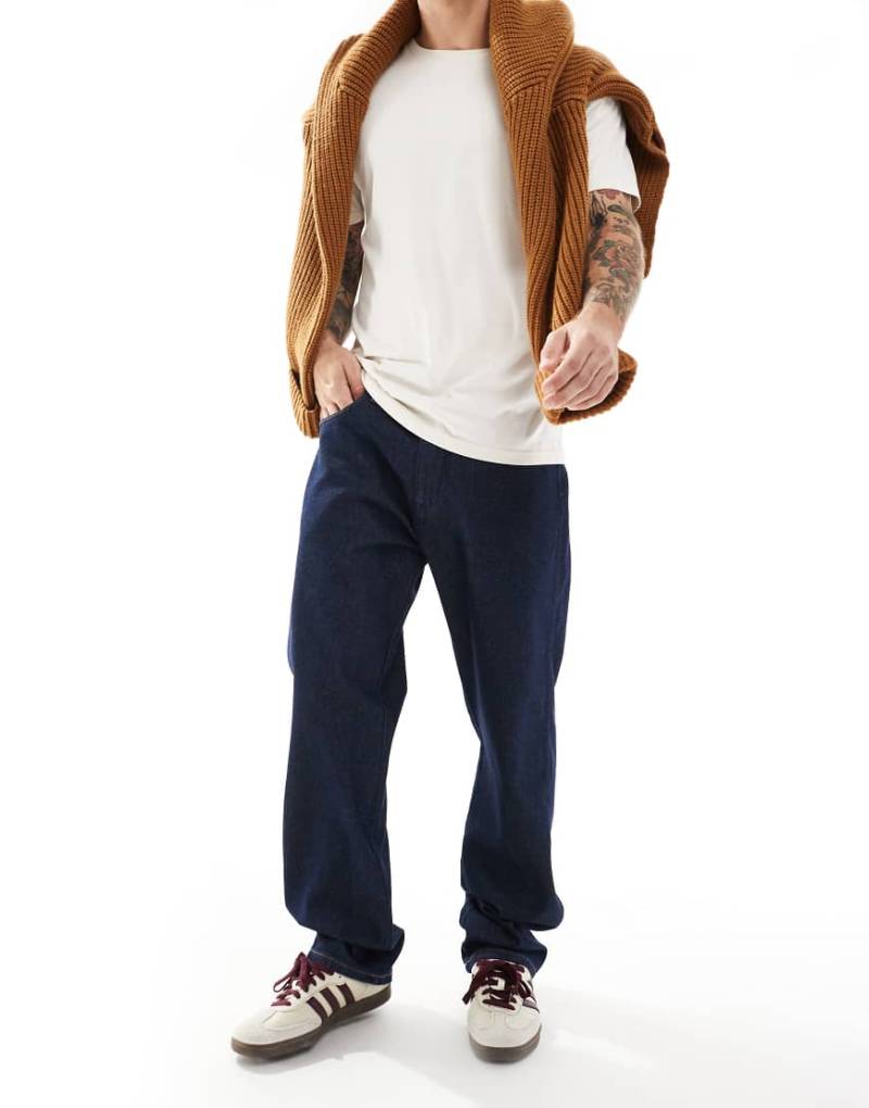 Wrangler - Frontier - Locker geschnittene Jeans in dunkler Waschung-Marineblau von Wrangler