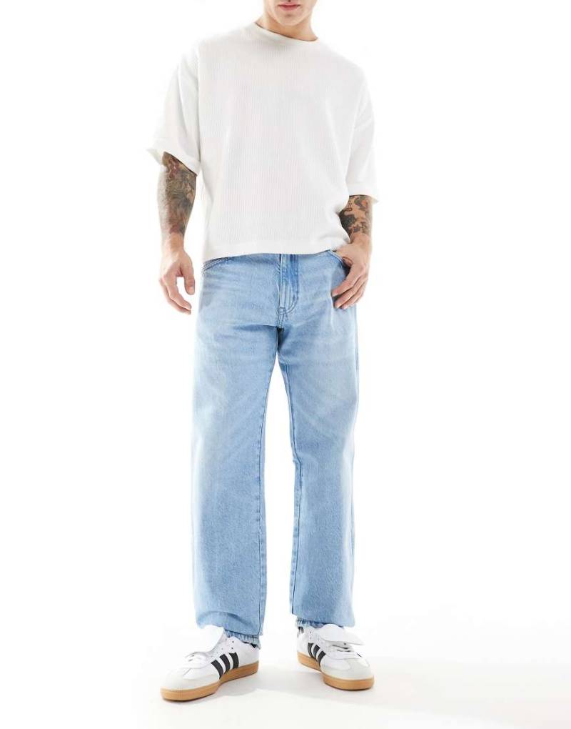 Wrangler - Frontier - Locker geschnittene Jeans in heller Waschung-Blau von Wrangler