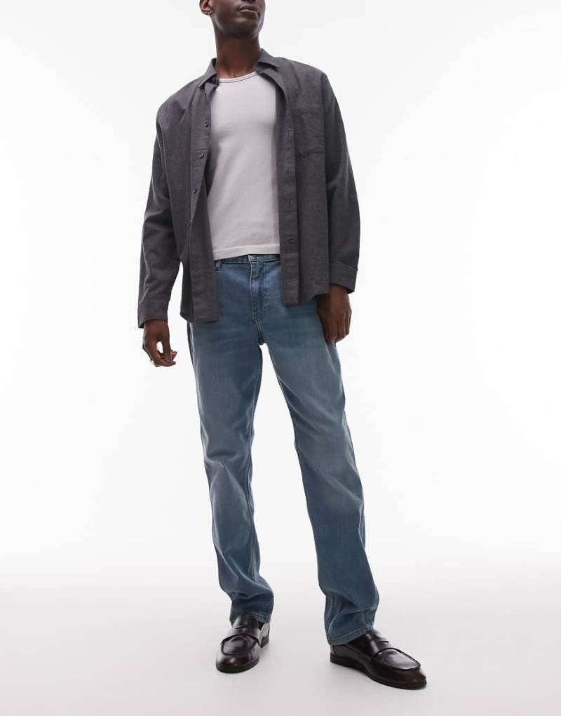 Wrangler - Greensboro - Gerade geschnittene Jeans in verwaschenem Hellblau von Wrangler