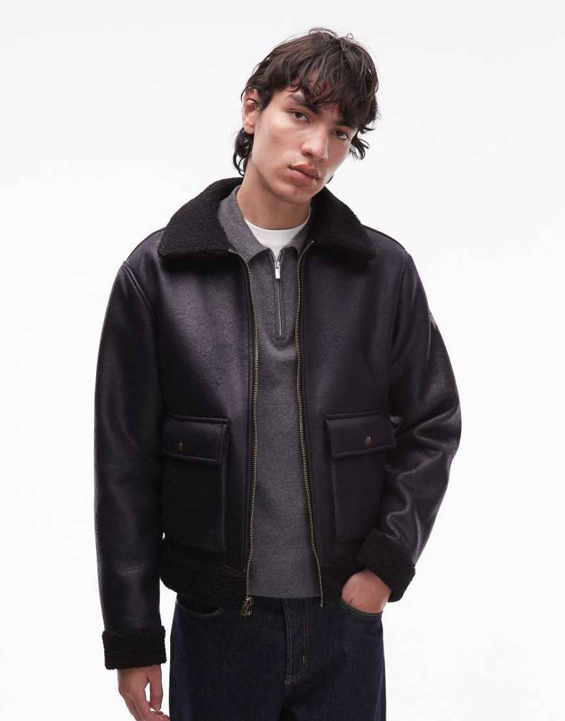 Wrangler - Jacke aus Lammfellimitat in Schwarz mit zwei Taschen von Wrangler
