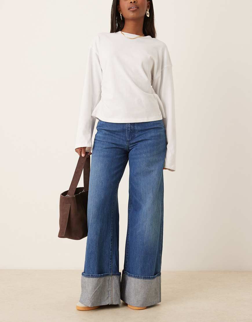 Wrangler - Jeans in mittelblauer Waschung mit weitem Bein und Umschlag von Wrangler