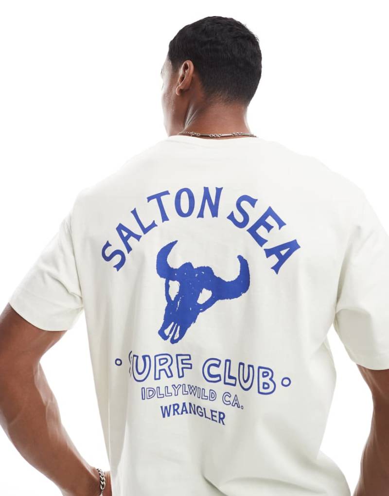 Wrangler - Locker geschnittenes T-Shirt in Wollweiß mit „Surf Club"-Print am Rücken von Wrangler