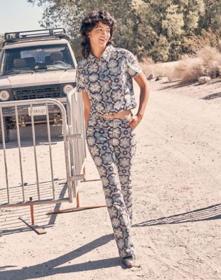 Wrangler Mid Rise Boot Medallion Größe 26 x32 von Wrangler