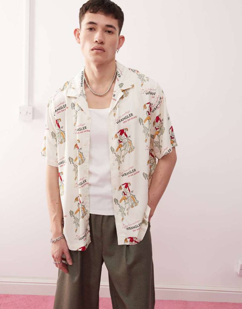 Wrangler - Resort - Kurzärmliges, locker geschnittenes Hemd aus Twill in Wollweiß mit Rodeo-Print von Wrangler