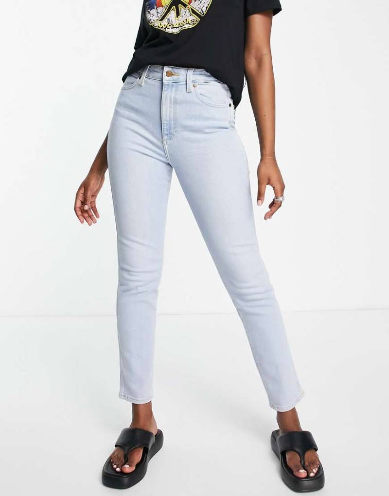 Wrangler - Retro-Jeans mit engem Schnitt in Eisblau von Wrangler