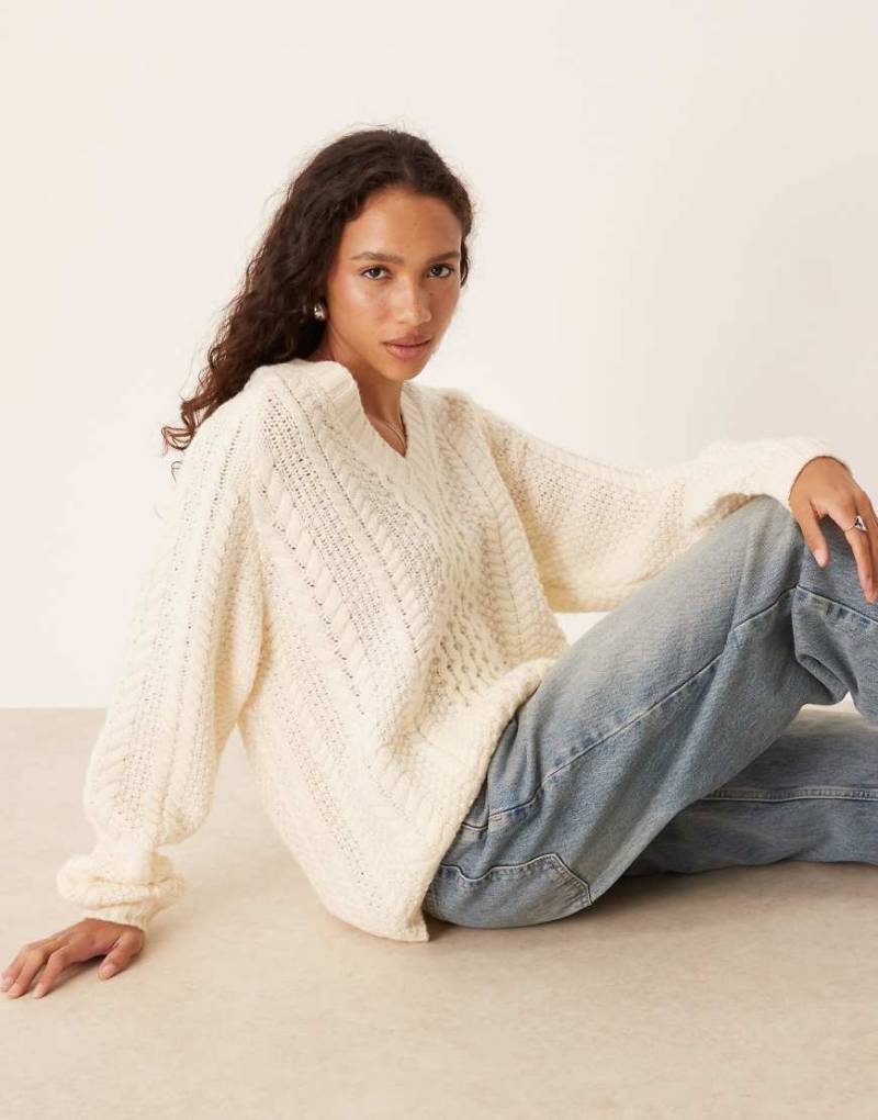 Wrangler - Strickpullover aus Wollmix in Ecru mit V-Ausschnitt und Zopfmuster-Weiß von Wrangler