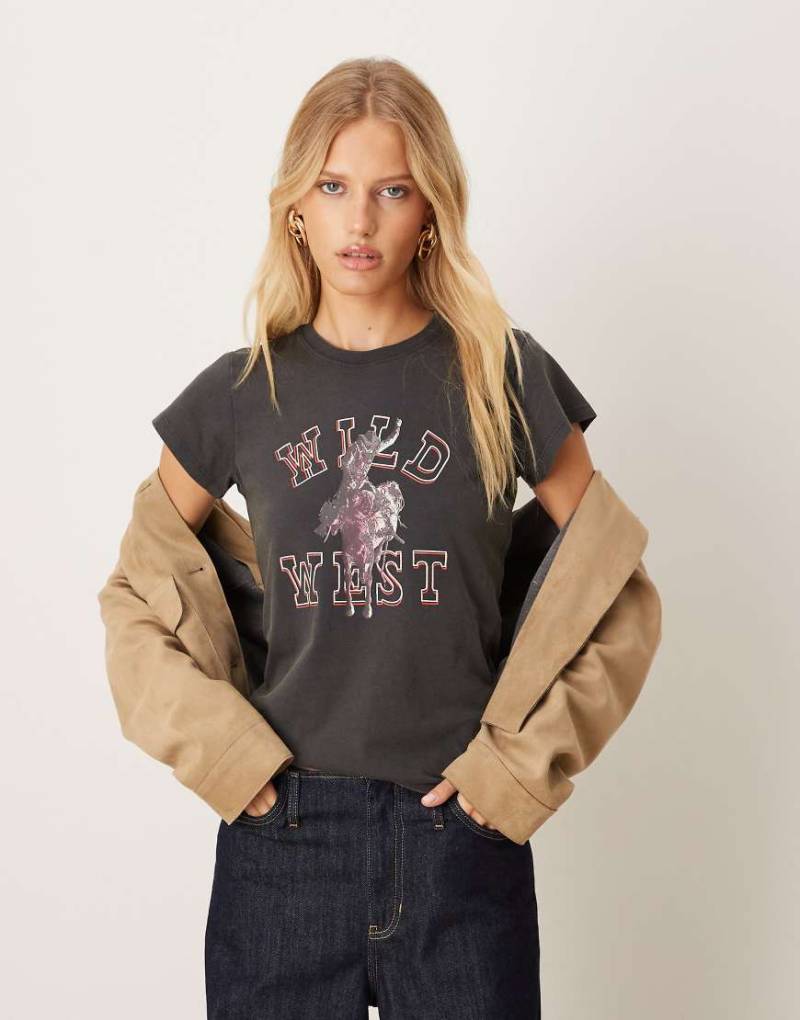 Wrangler - T-Shirt in verwaschenem Schwarz mit Westernprint auf der Brust von Wrangler