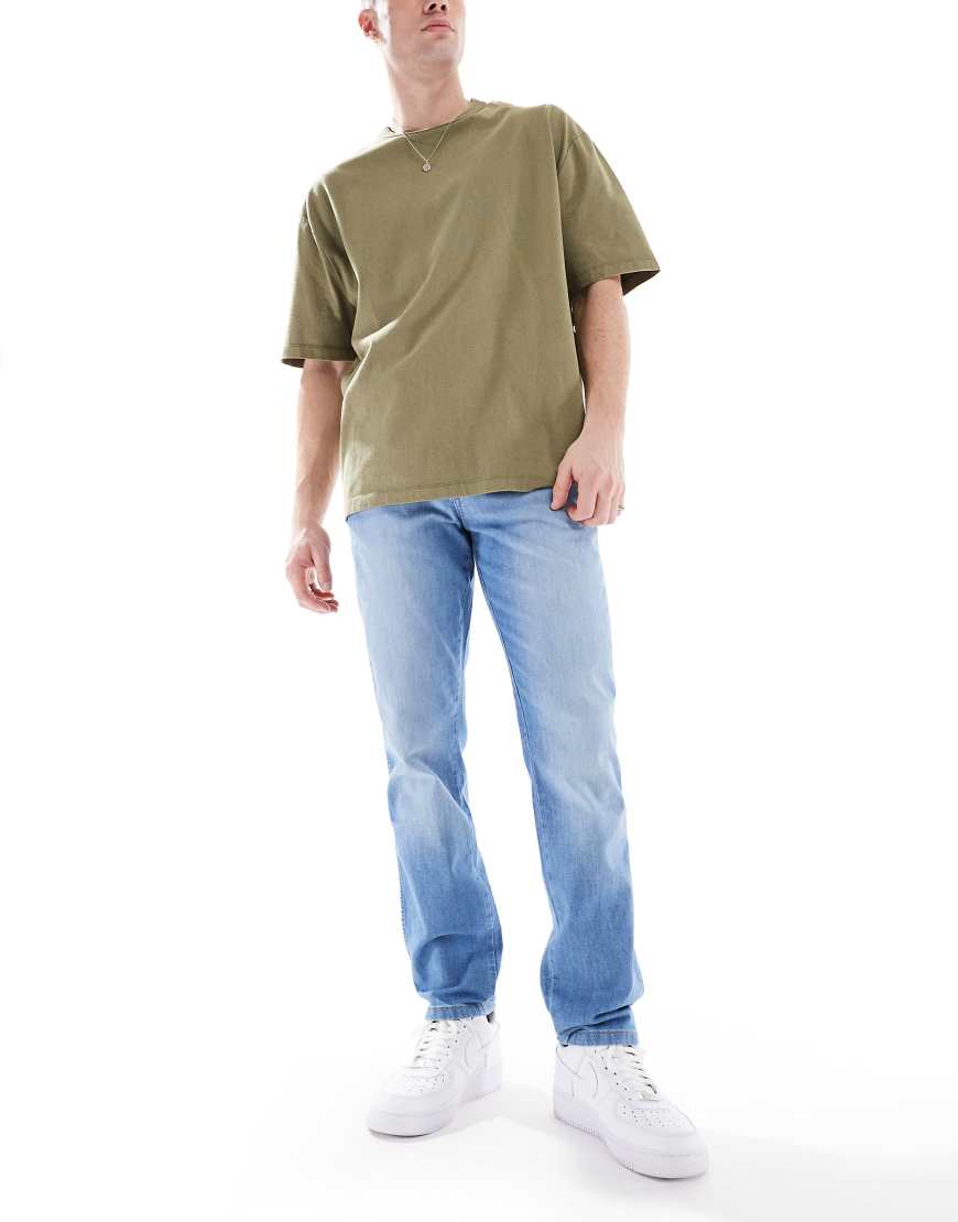 Wrangler Texas - Leichte Slim-Fit-Jeans in hellblauer Waschung von Wrangler