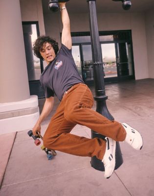 Wrangler Wrangler® X Stranger Things ™ 13MWZ Brown Größe 30 x34 von Wrangler