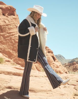 Wrangler Wrangler x Lainey Wilson Lainey Coat Washed Black Größe L von Wrangler