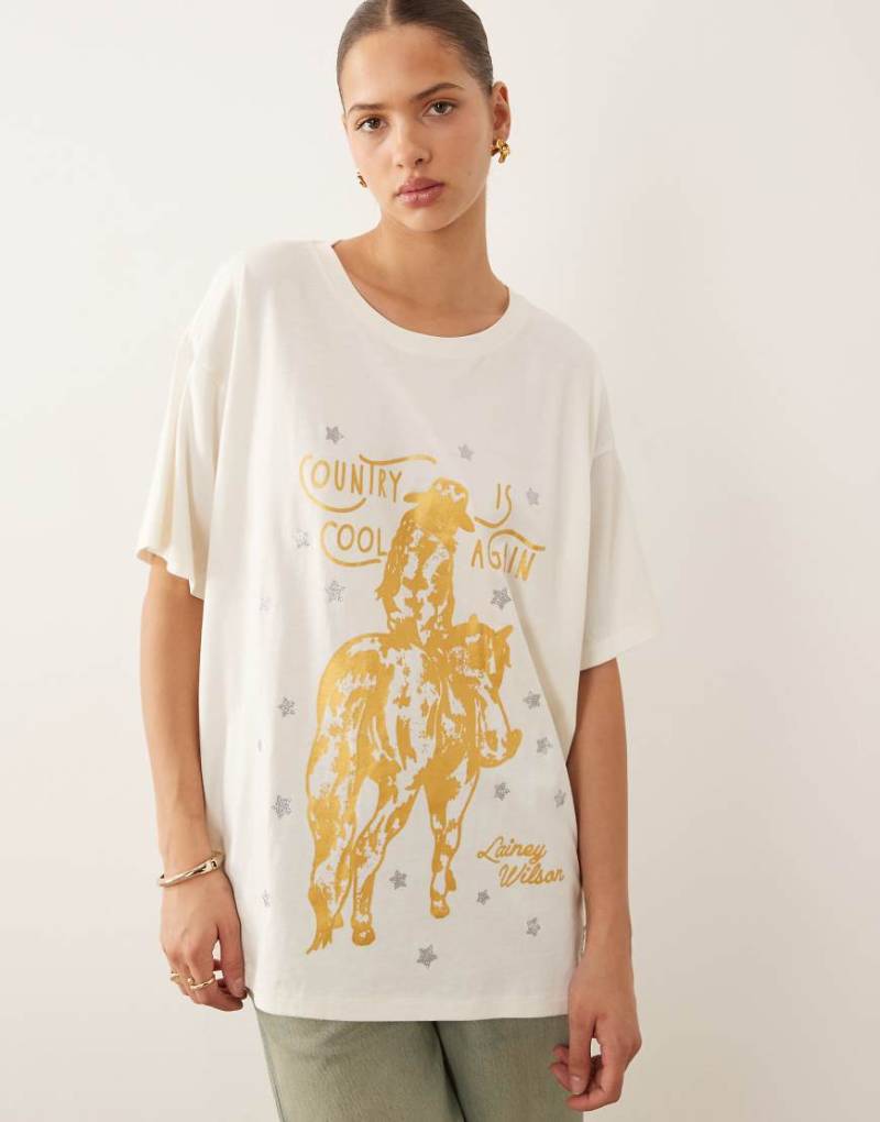 Wrangler x Lainey Wilson - Oversize-T-Shirt in Weiß mit Cowboy-Grafikprint auf der Vorderseite von Wrangler