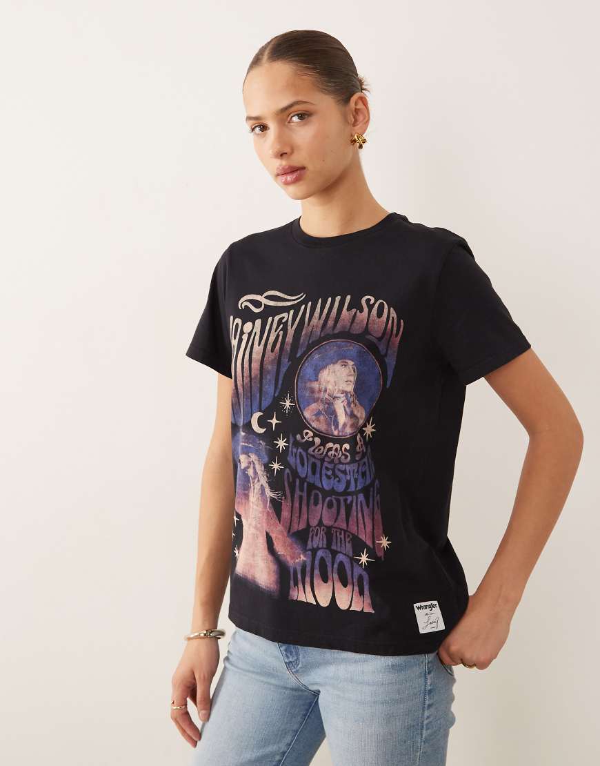 Wrangler x Lainey Wilson - T-Shirt in Schwarz mit Bandprint vorne von Wrangler