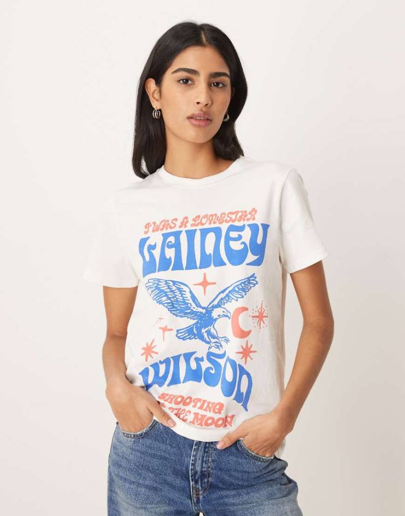 Wrangler x Lainey Wilson - T-Shirt in Weiß mit Bandprint vorne von Wrangler