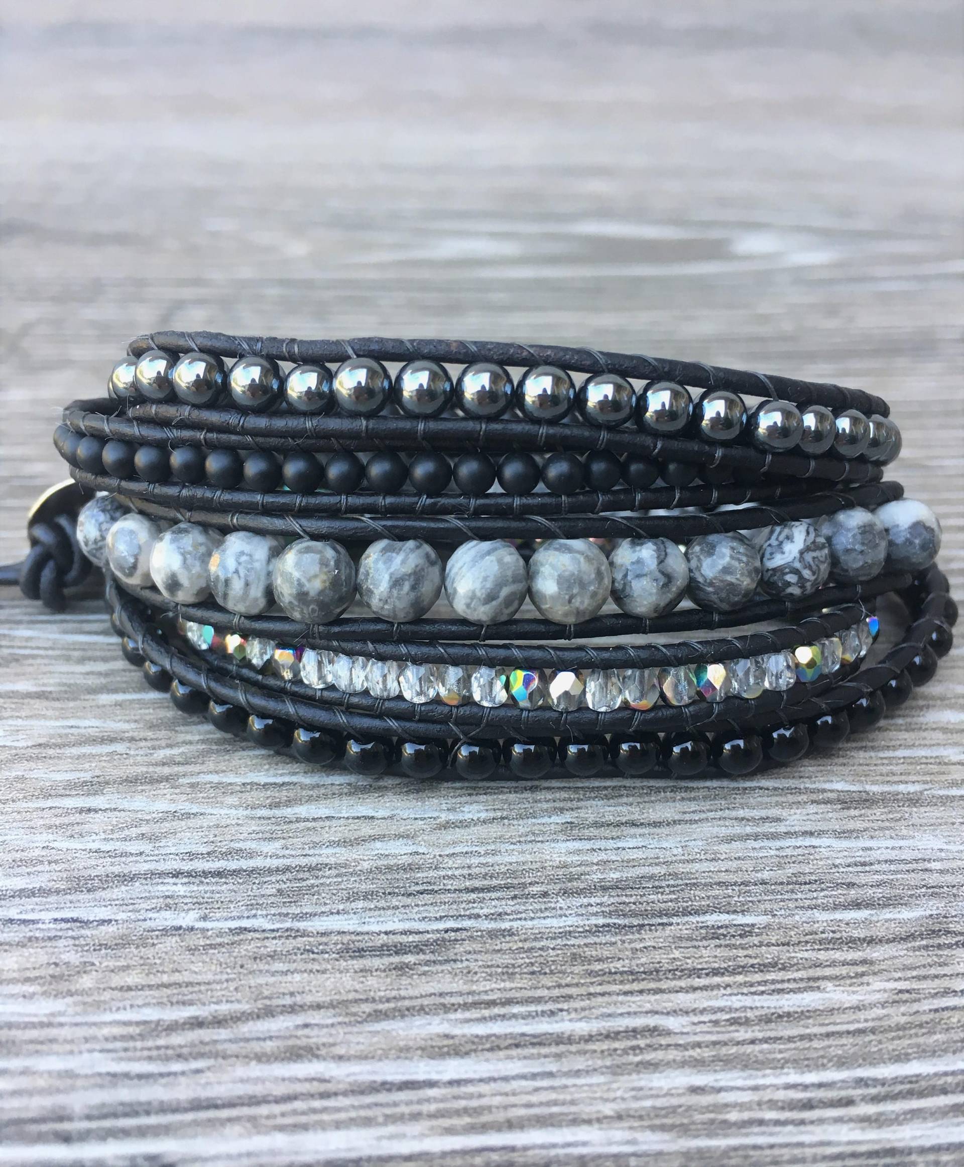 Grau/Schwarze Spirale 5-Wrap von Wrappedtowear