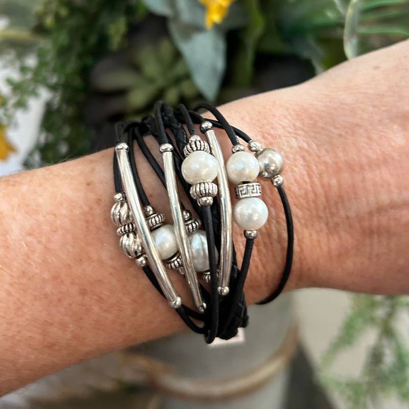Süßwasserperle Und Streuarmband Aus Sterlingsilber Süßwasserperle Und Streuarmband Aus Sterlingsilber von Wrappedtowear
