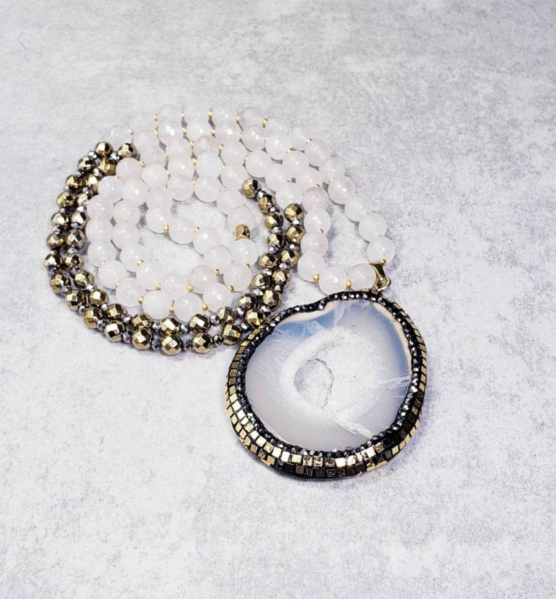Motivation + Schutz Mala Halskette| 108 Perlen Halskette | Weißer Druzy Geode Stein Anhänger Quarz von WrapsOhDee