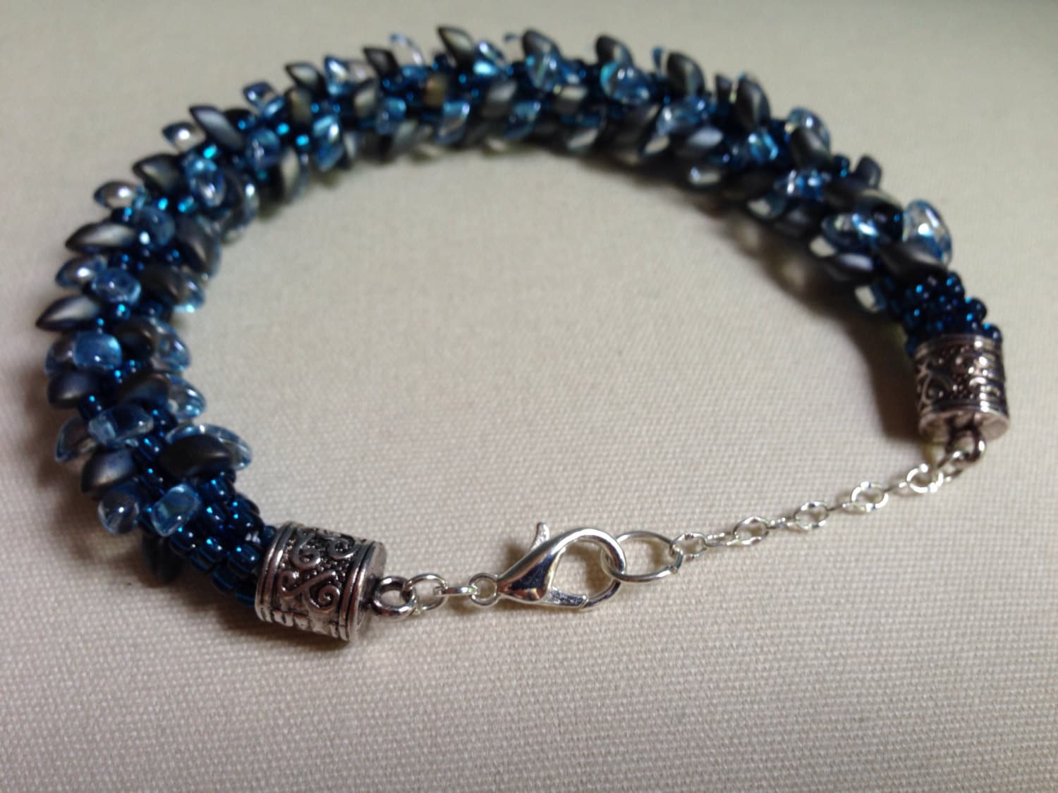 stahl Und Wasser Magatama Kumihimo Armband stahl Und Wasser Magatama Kumihimo Armband von WraptureJewelry