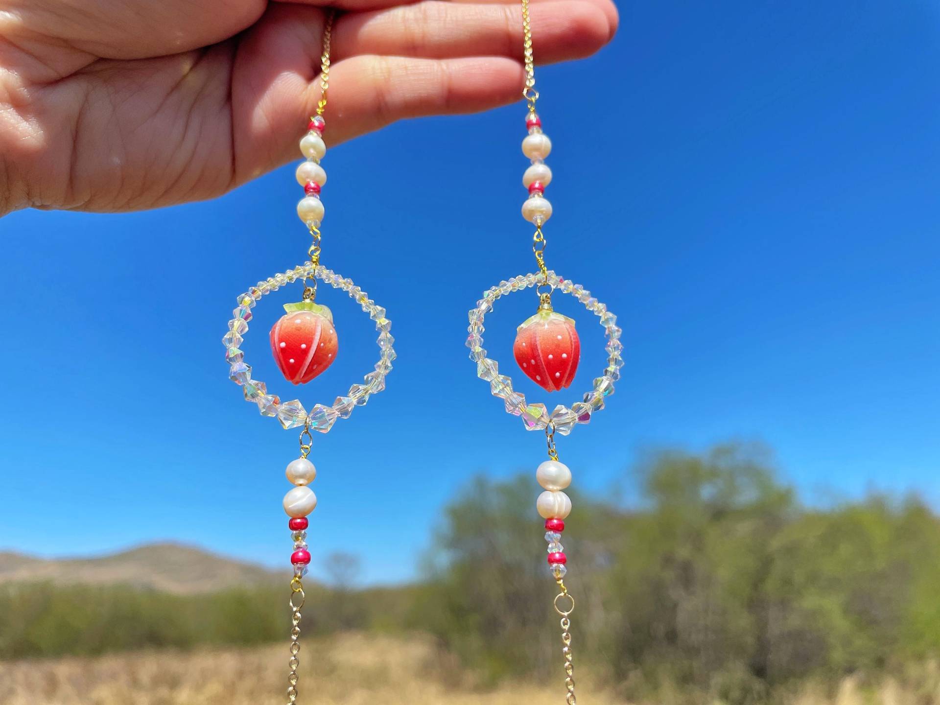 Erdbeer Brillenkette, Süße Frucht Fairycore Swarovski Kristall Sonnenbrillen Kette, Strandschmuck, Saftiges Sommergeschenk von WrenJewelryCA