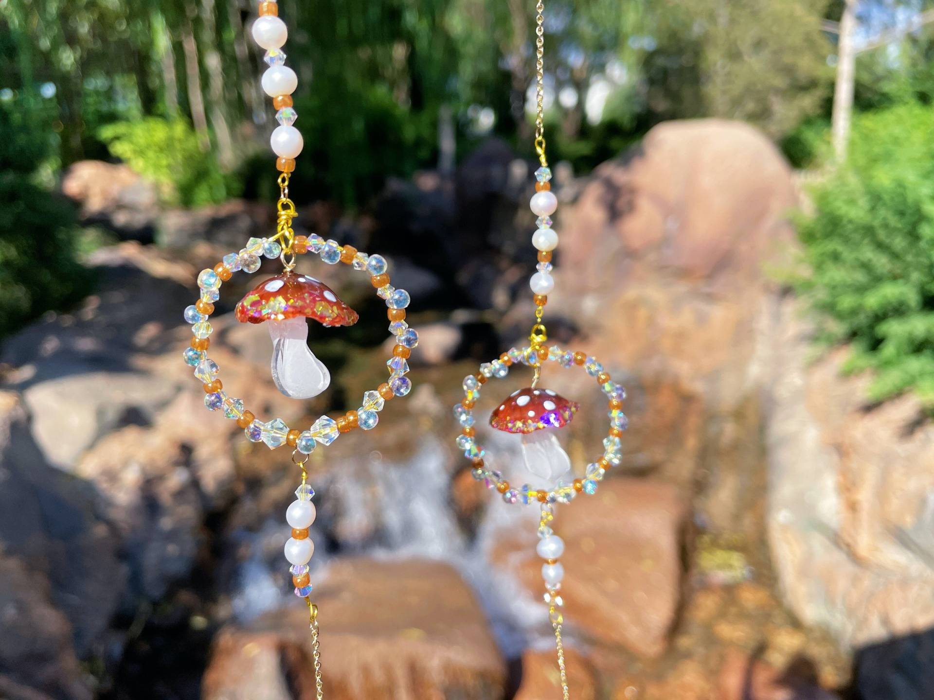 Pilz Brillenkette, Fliegenpilz Sonnenbrillen Kette, Swarovski Kristall Niedliche Brillen Rave Schmuck, Hippie Festival Geschenk von WrenJewelryCA