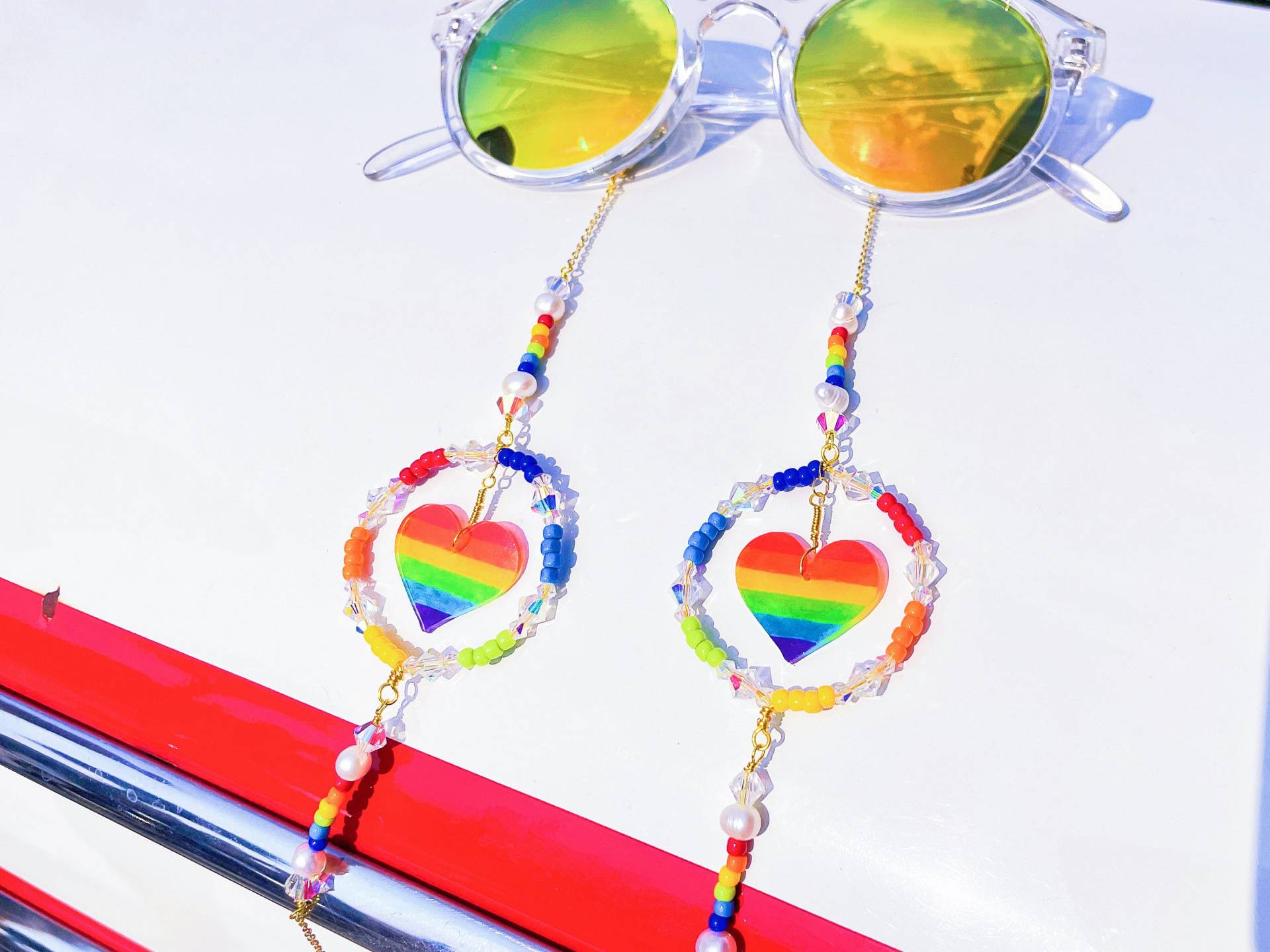 Regenbogen Herz Brillenkette, Lgbtqia + Pride Swarovski Kristall Sonnenbrillenkette, Empowering Schmuck, Month Geschenk von WrenJewelryCA