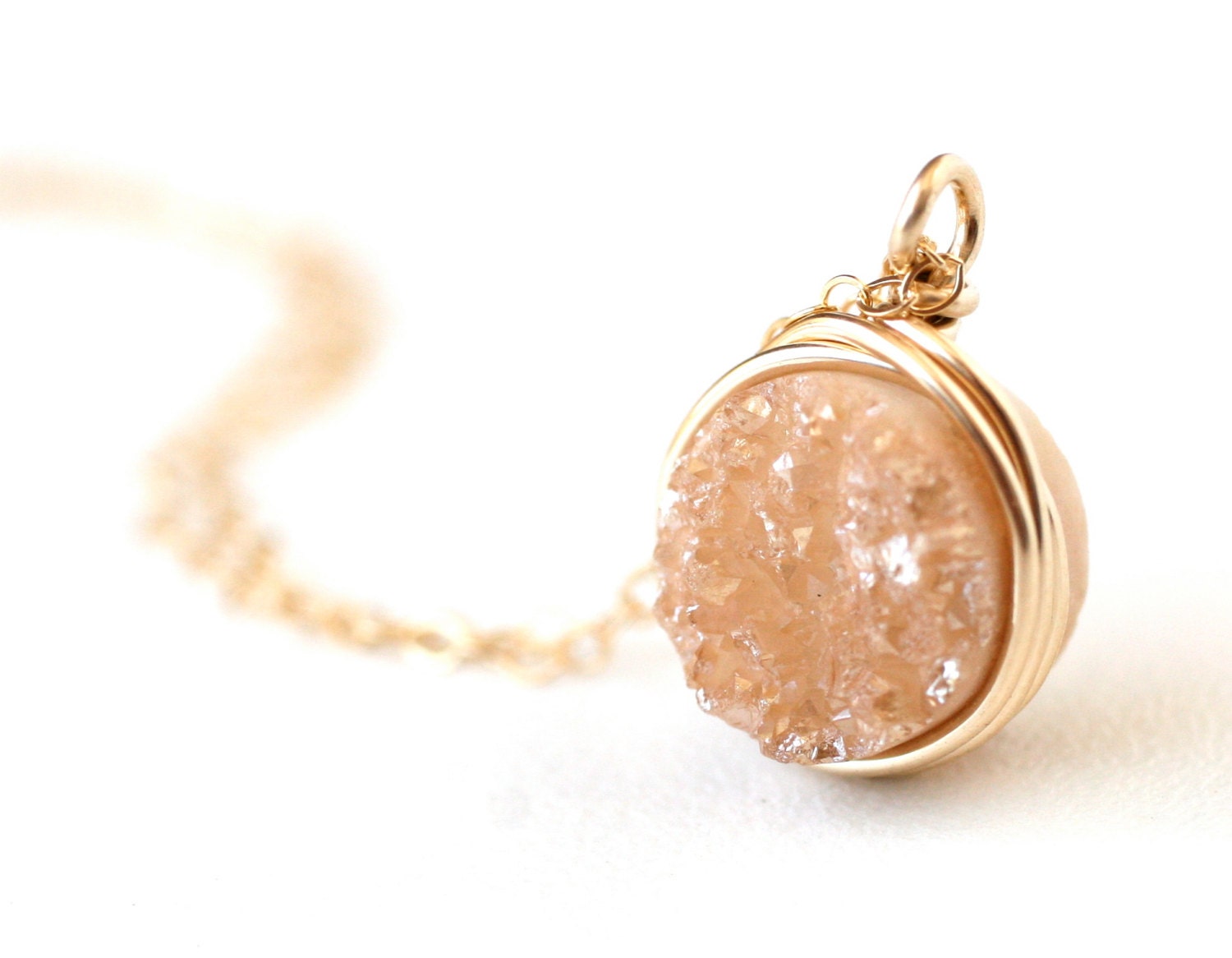 Pfirsich Druzy Anhänger Halskette Gold Oder Silber Pfirsich Druzy Anhänger Halskette Gold Oder Silber von WrennJewelry