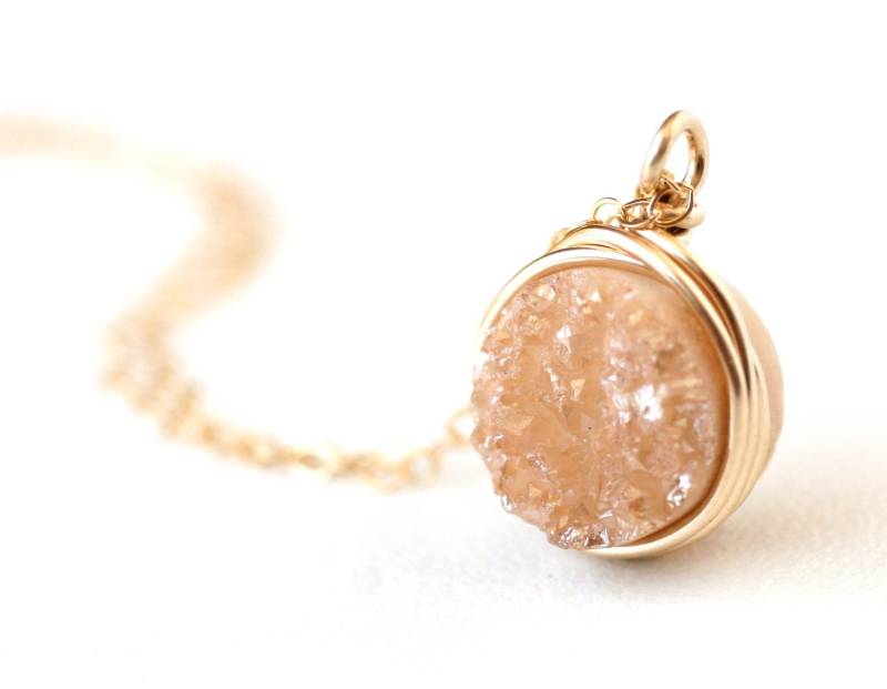 Pfirsich Druzy Anhänger Halskette Gold Oder Silber Pfirsich Druzy Anhänger Halskette Gold Oder Silber von WrennJewelry
