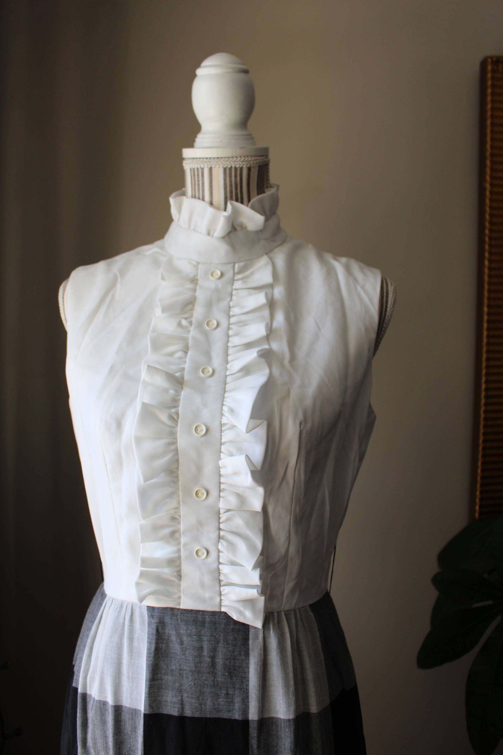 Jahrgang Stehkragen, Karierte Rüsche Rock Kleid/Leslie Fay Klein Marine + Weiß Jahrgang Stehkragen, Karierte Rüsche Rock Kleid/Leslie Fay Klein Marine + Weiß von WrongAliceVintage