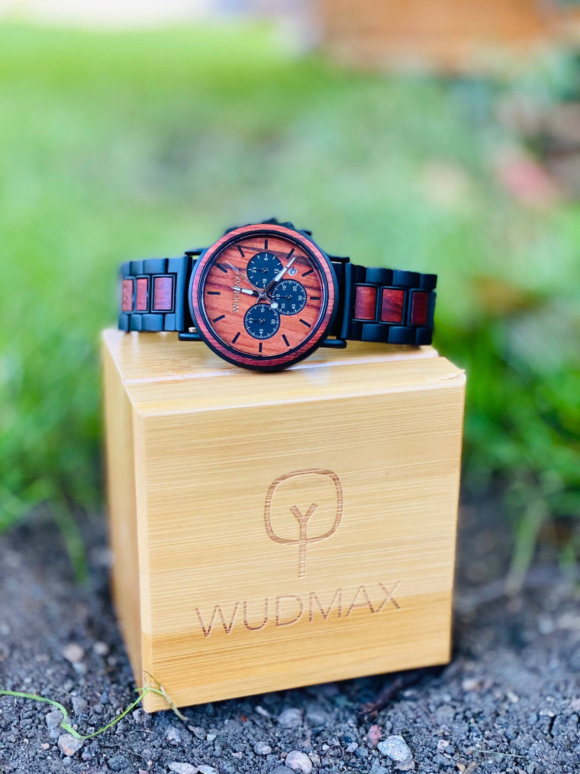 Wudmax Holzuhr Für Herren - Personalisierte Mit Gravur, Einzigartiges Geschenk Ihn, Papa Oder Trauzeuge; Stilvolles Herrenholzuhr-Geschenk von WudmaxStore