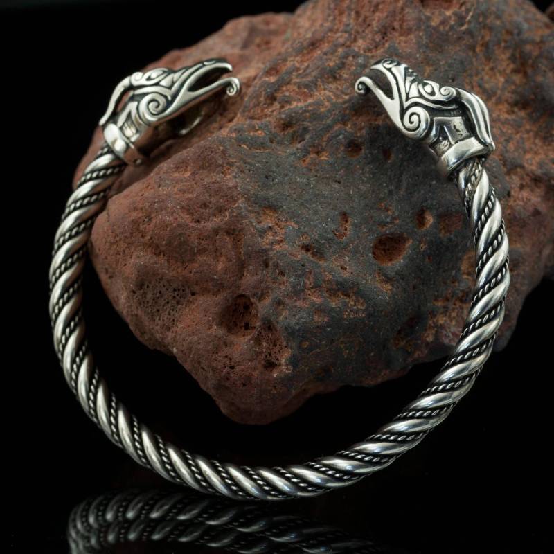 Draig Celtic Twisted Bracelet With A Dragon Sterling Silver Celts Pagan Jewelry Jewellery Bangle Wrist Dragons von WulflundJewelry