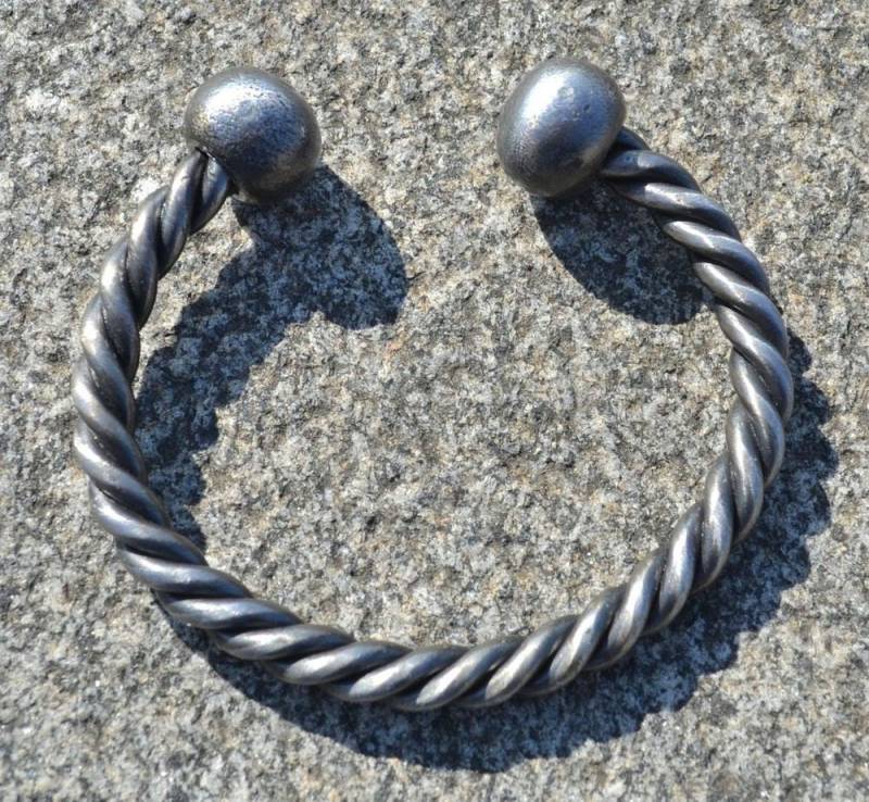 Handgeschmiedeten Verdrehten Band, Stahl Schmuck von WulflundJewelry