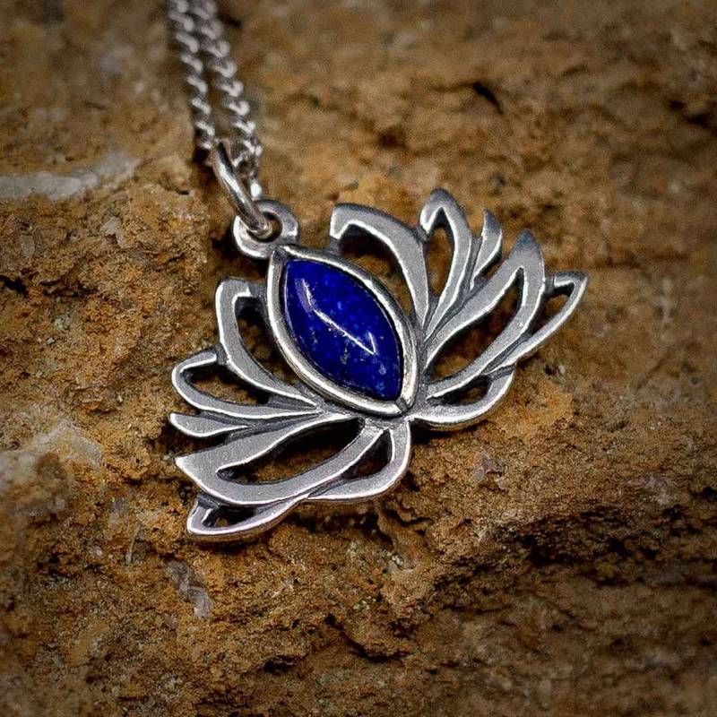 Heilige Lotusblume, Anhänger, Silber - Lapis von WulflundJewelry