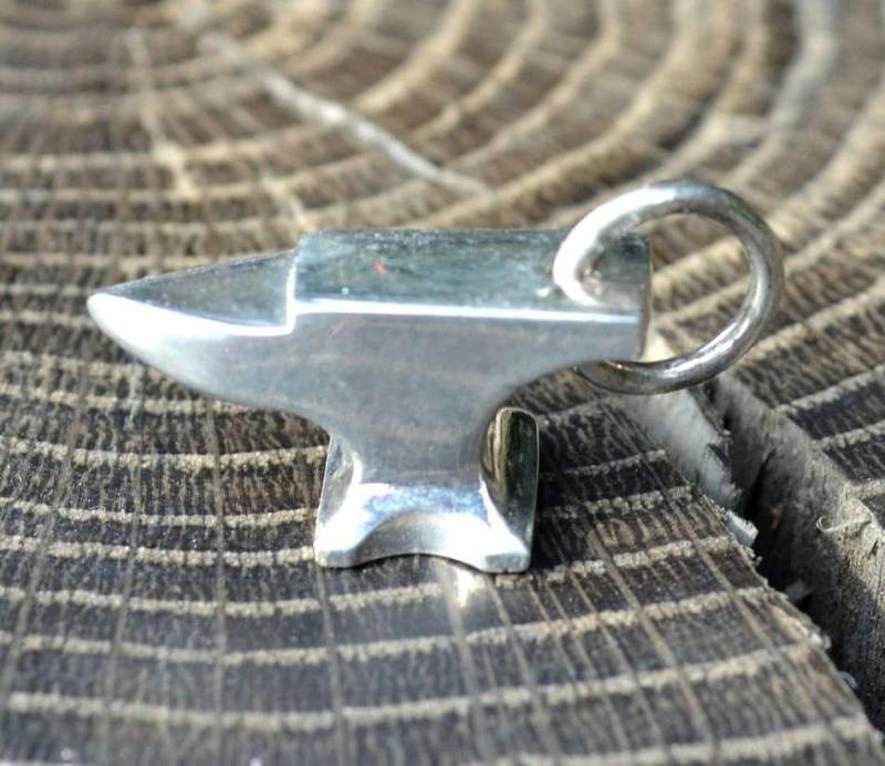 Old Smith's Anvil Smithy Sterling Silver Pendant Necklace Amulet Talisman Jewel Jewellery Jewelry Tool Tools Forge Smith Metalwork Hand Made von WulflundJewelry