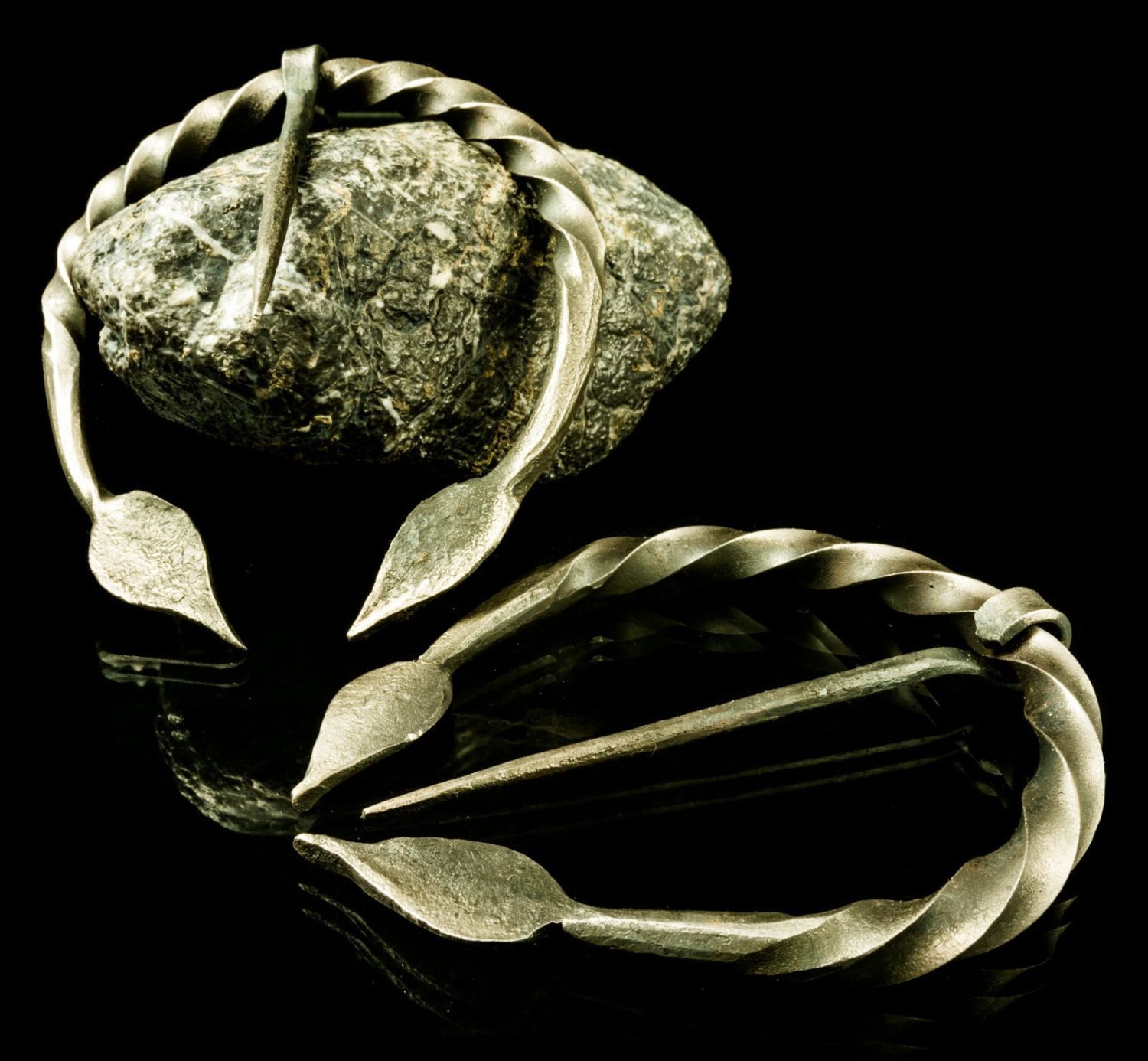 Penannular Brosche - Blätter Fibel Schmuck von WulflundJewelry