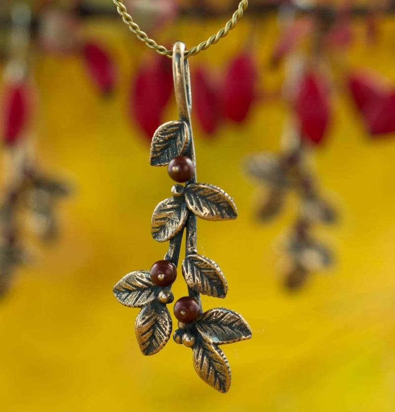 Preiselbeeren, Anhänger, Bronze von WulflundJewelry