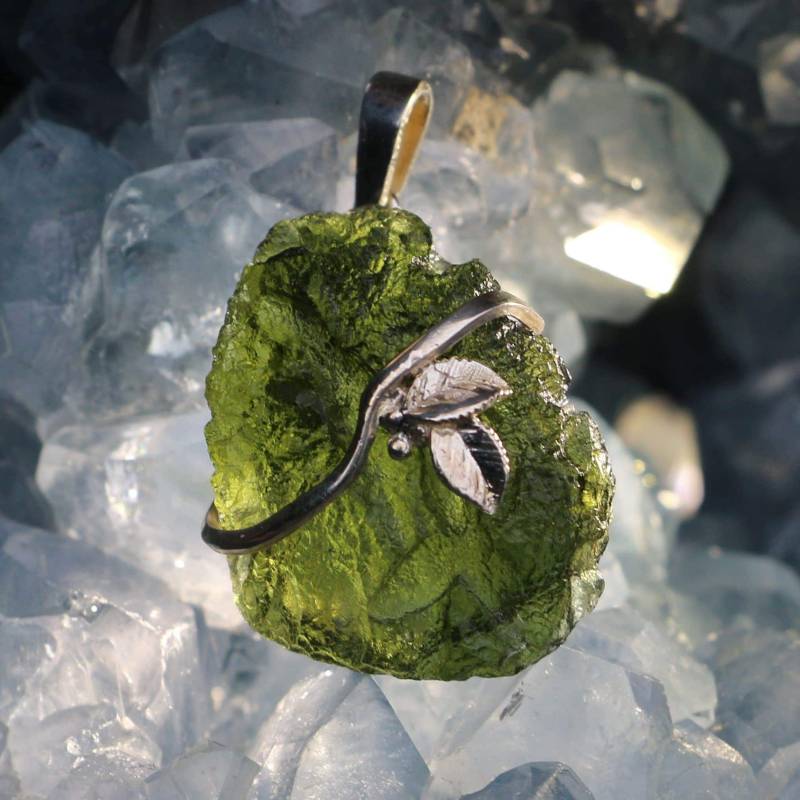 Rhea Czech Moldavite Pendant Sterling Silver Moldavit Moldawit Moldavites Vltavin Bohemia Cut Green Meteorite Tektite Gems Gem von WulflundJewelry