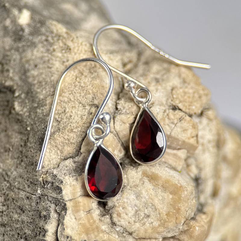 Ruth, Silber Ohrhänger, Granat, 925/1000 Ag von WulflundJewelry