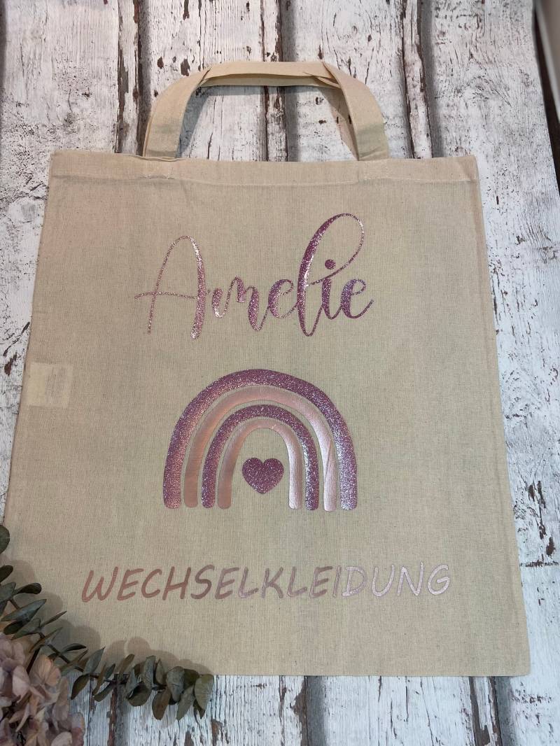 Sicher Aufbewahrt Ist Die Wechselkleidung Des Kindes in Der Persönlichen Tasche Mit Namen Und Lieblingsmotiv Als Geschenk Perfekt Sicher Aufbewahrt Ist Die Wechselkleidung Des Kindes in Der Persönlichen Tasche Mit Namen Und Lieblingsmotiv Als Geschenk Perfekt von WunderhuebschLaden