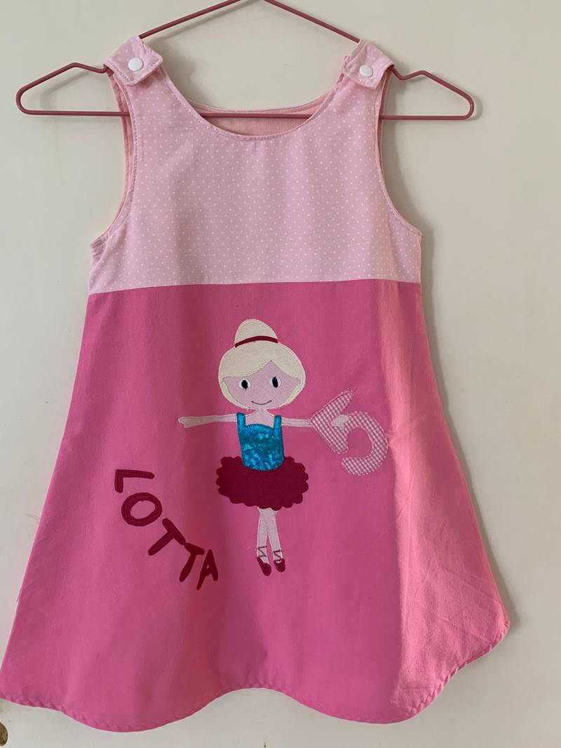 Geburtstagskleid/Namenskleid Trägerkleid Kleid Applikation Ballerina Name Zahl Ab Gr.92 von Wunderkindershop