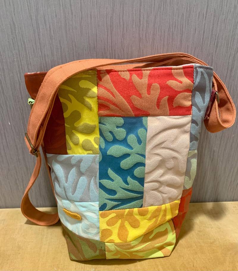 Wertige Schultertasche/Cross-Over-Tasche Aus Hochwertigem Brokat Im Patch-Work-stil, Reißverschluß & Innentasche, Versandfertig, Einzelstück von Wunderkindershop