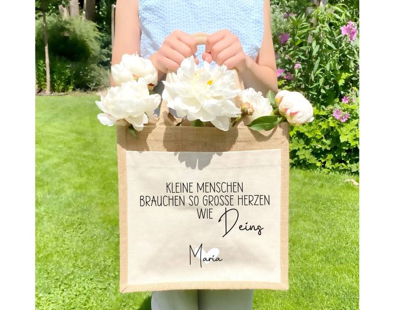 Jutetasche "Kleine Menschen Brauchen So Große Herzen Wie Deins" - Personalisierbar Mit Namen von WunderlichWohnen