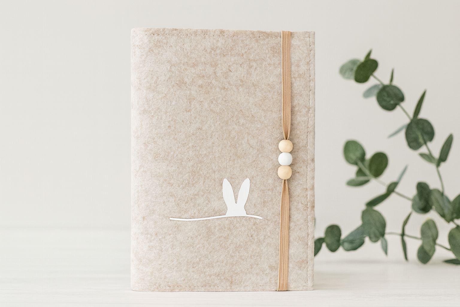 Personalisierte Mutterpasshülle Aus Filz | Mutterpass Beige Mit Perlen Hase von WunschFilz