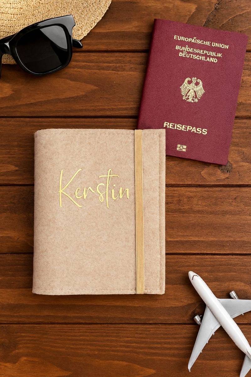 Personalisierte Reisepasshülle Aus Filz | Passport Verschiedene Farben von WunschFilz