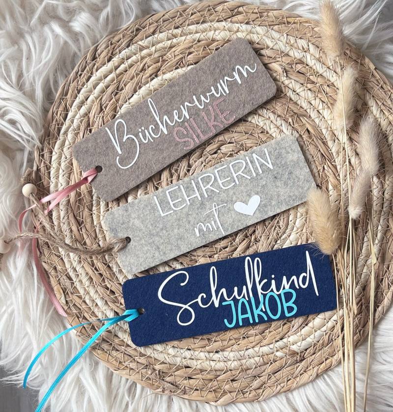 Personalisiertes Lesezeichen Aus Filz | Schulkind Geschenk Lehrerin Mit Herz Name Erzieherin Bücherwurm Leseratte von WunschFilz