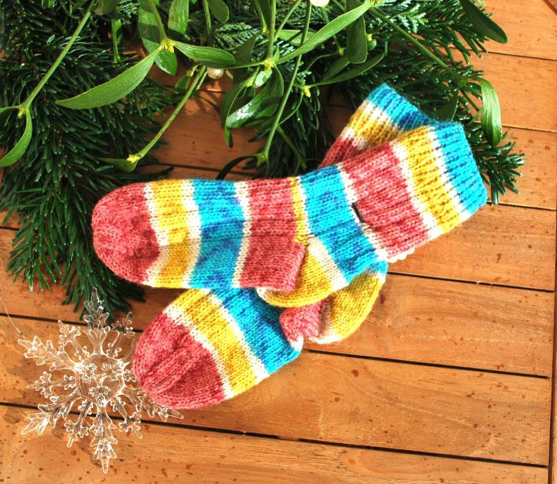 Handgestrickte Kinder Strickstrümpfe Stricksocken Gr. 24/25 von Wunscherfueller