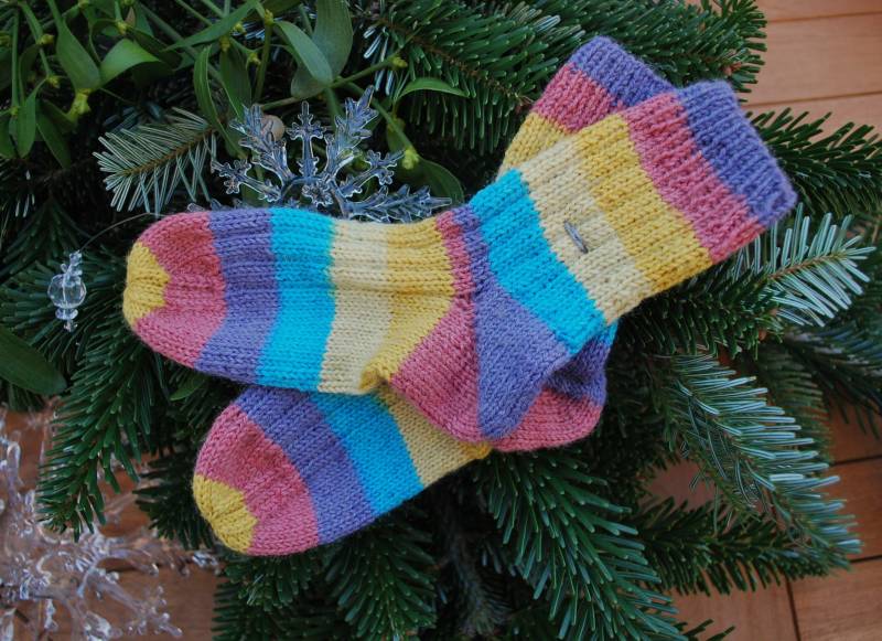 Handgestrickte Kinder Strickstrümpfe Stricksocken Gr. 24/25 von Wunscherfueller